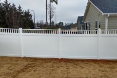 vinyl-fencing-with-topper