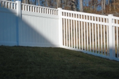 vinyl-fencing-with-topper4