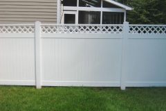 vinyl-fencing-with-topper5