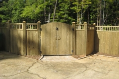 wood-fence-toppers